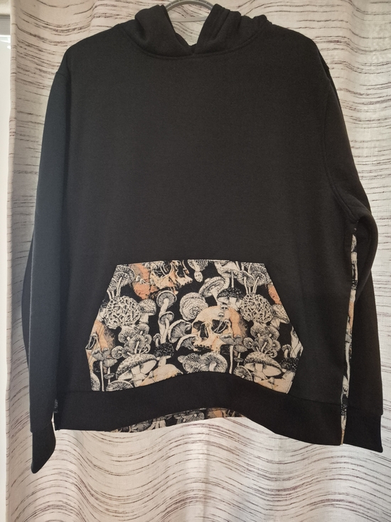 Massive Luxury Other - Black Skull Mushroom Tapestry Men's Hoodie Size M